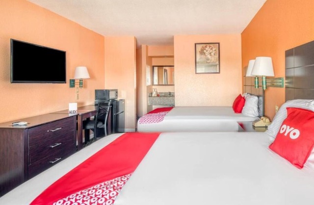 Channelview Getaway! 4 Comfortable Units, Free Parking, Pet-friendly Property!