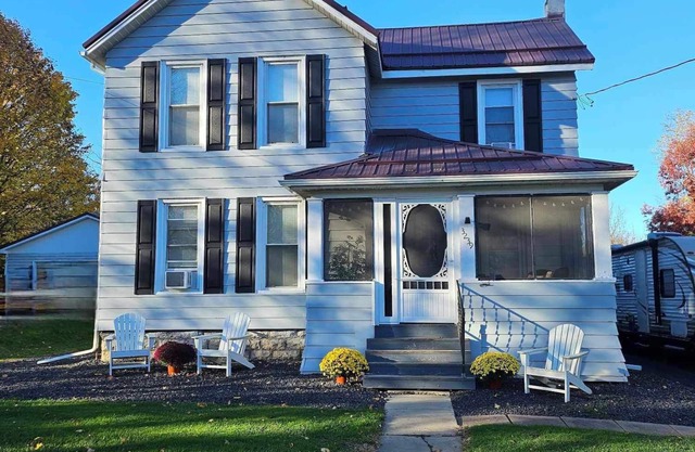 Chapland House 4 Bdrm Getaway in FLX Wine Country