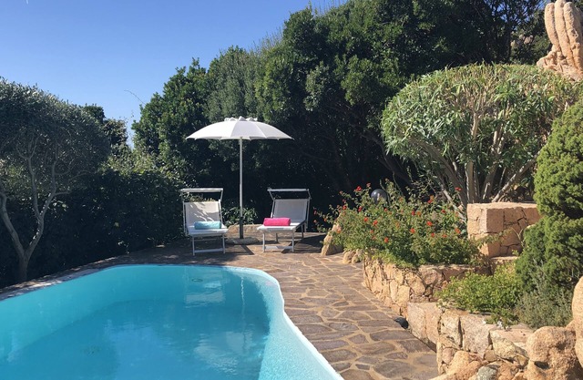 Charmante und romantische Villa in einer blühenden Oase mit Privatpool