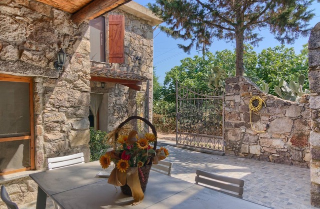 Charakteristisches Steinhaus "Villetta in Pietra" mit Terrasse und Grill