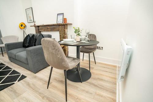 Characterful 1 Bedroom Apartment in Cheltenham Centre