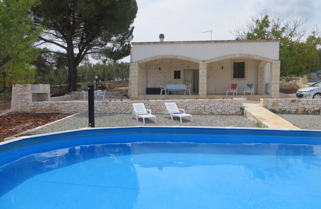 Charaktervolle und komfortable Stein Trullo in der Landschaft von Ostuni