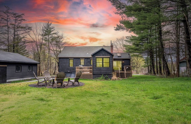 Charcoal Chalet by AvantStay | A+ Design w/ Firepit