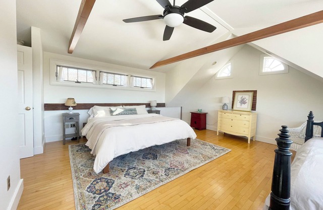 Charlotte village: full kitchen, king bed, views!