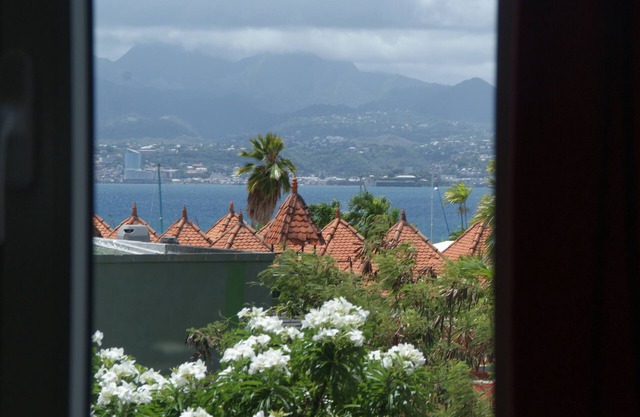 El encanto, el confort, el lujo y la paz cerca del mar y de entretenimiento de vacaciones