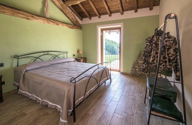 Charmantes Alessandria-Retreat mit Queensize-Bett und Außenpool