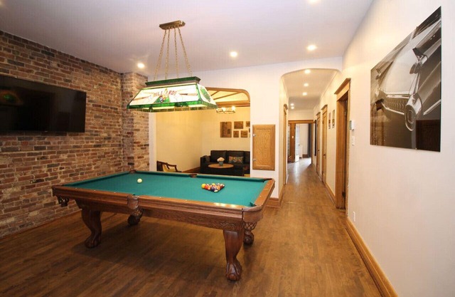 Charm & Luxury Vacation Headquarters to Downtown!