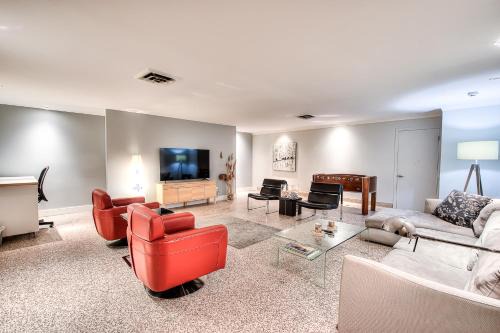 Charm & Luxury Vacation Headquarters to Downtown!