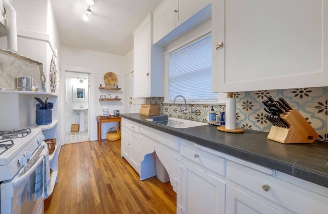 Charm | Near 4th Ave | Walk to U of A | 1 BR 1 BA