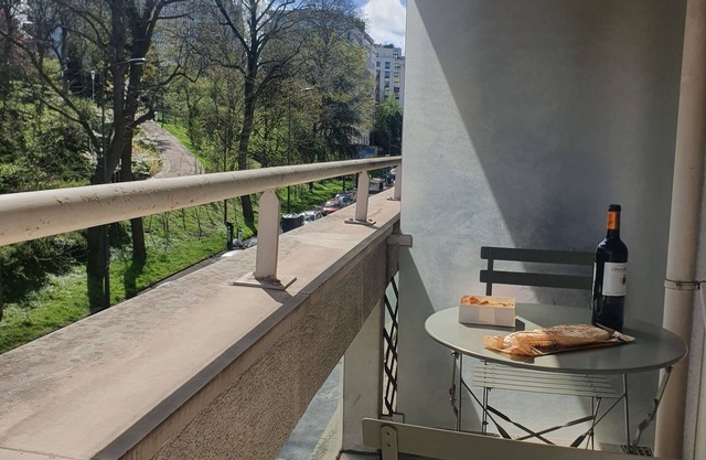 Charmant Appartement - Issy Les Moulineaux. Avec Balcon vue sur Parc Rodin