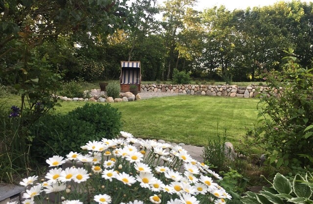 Charmante FeWo mit großem Garten in der Nähe zur Nordsee