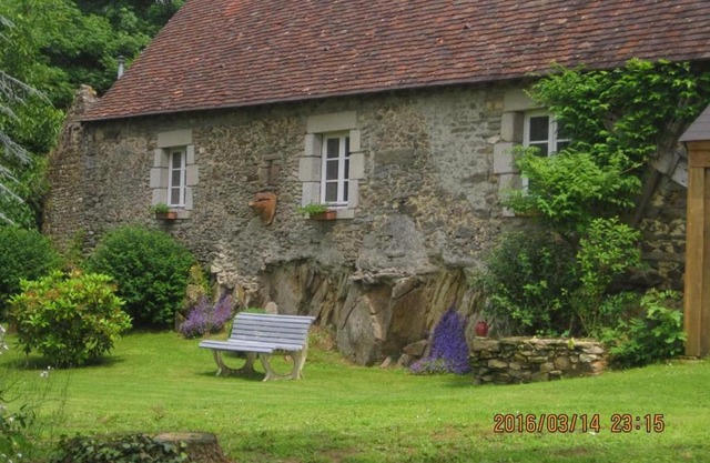 Charmante maison de campagne avec vaste parc arboré, cheminée et multiples activités à proximité - FR-1-410-153