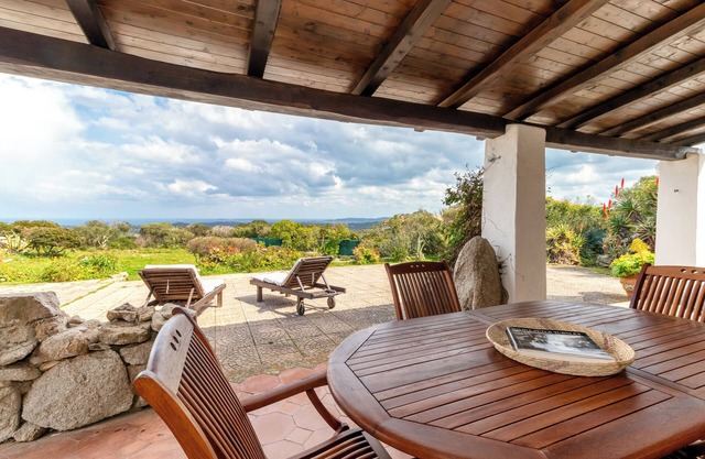 Charmante "Villa Vista Mare Santa Teresa" im Grünen mit Meerblick, Garten & Terrasse
