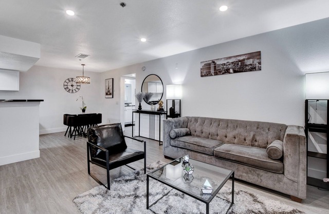 Charming 1-BDR condo in marvelous with AC, fitness room and first floor
