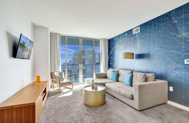 Charming 1-Bedroom Condo Steps from the Ocean 505