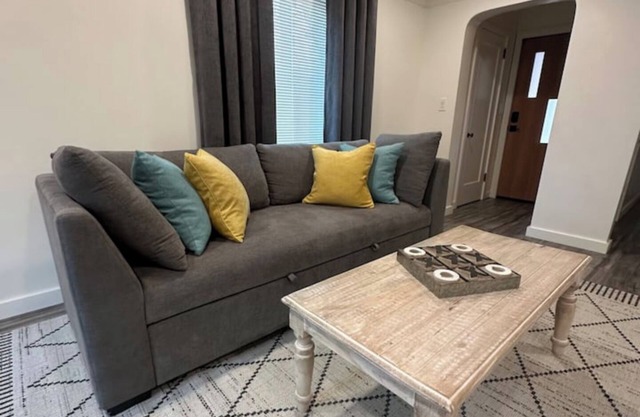 Charming 1-bedroom house with WiFi, AC in nice West Sacramento