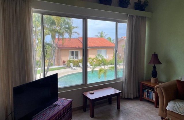 Charming 1 Bedroom Haven Steps Away from Langosta Beach