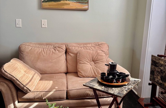 Charming 1-bedroom apartment D in lovely Sackets Harbor with WiFi, AC