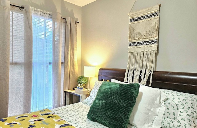 Charming 1-bedroom . Bathroom and Others areas Shared.