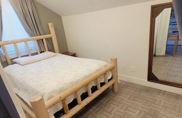 Charming 1-bedroom apartment in Woodland Hills, Utah. 30 day min.