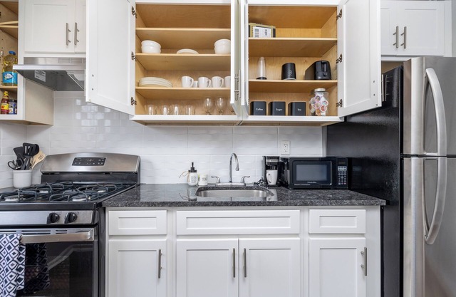 Charming 1-bedroom apartment in fabulous West Hartford with WiFi, AC
