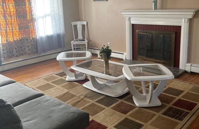 Charming 1-bedroom house in lovely West Hartford with AC, WiFi