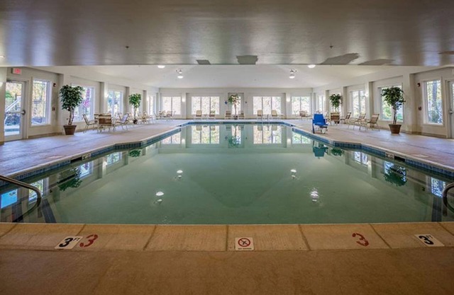 Charming 1 Bedroom - 4 Star Resort w/ heated pool, gym, wi-fi, lot's more!