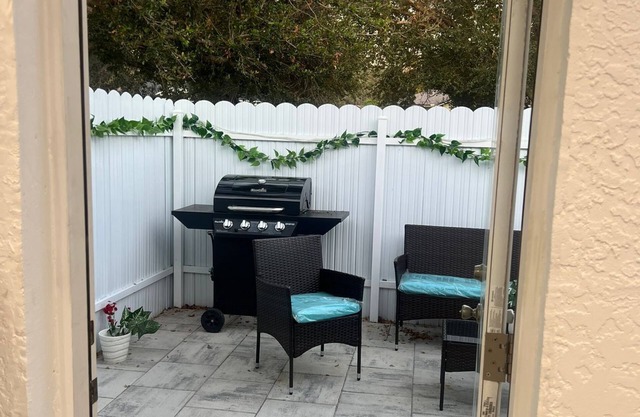 Charming 1-bedroom apartment with WiFi, fitness room in Fort Myers