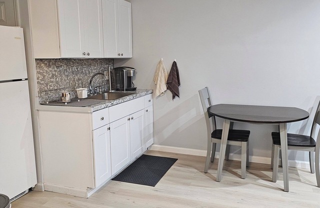 Charming 1-bedroom apartment in fabulous Kings Park with WiFi, AC