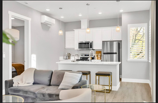 Charming 1-bedroom apartment with WiFi, AC in brilliant Sacramento