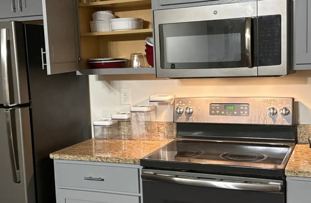 Charming 1-bedroom apartment with AC, garage, and WiFi in lovely Tuscaloosa