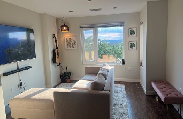 Charming 1-bedroom apartment in Heart of Navy Yard Washington DC