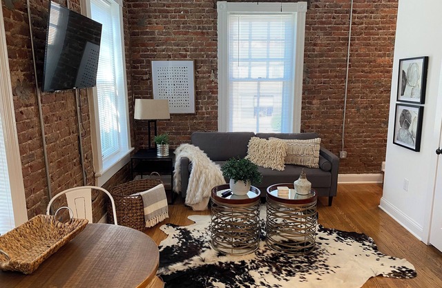 Charming 1-bedroom apartment in brilliant Lynchburg with WiFi, fitness room