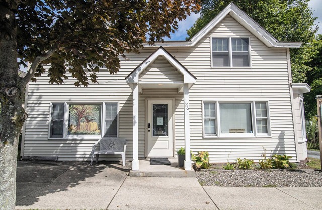 Charming 1-bedroom apartment. Pet-friendly. Hiking & Skiing 10 min way.