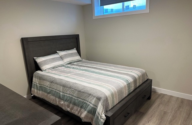 Charming 1-bedroom apartment in SW Calgary with WiFi