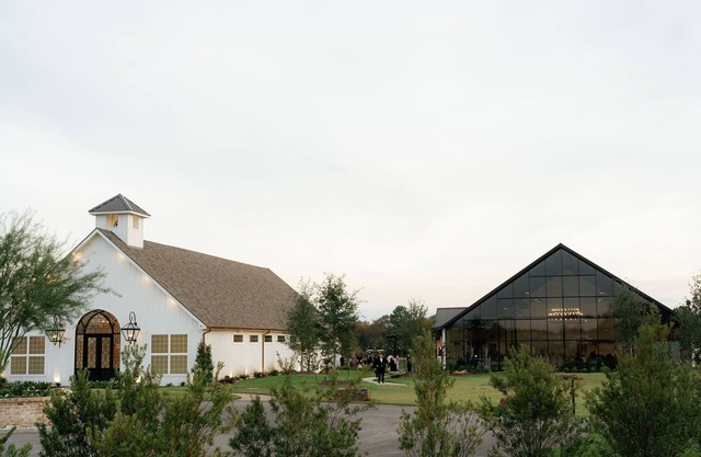 Charming 1-bedroom Apartment located at Camp Hosea Wedding Venue in Anderson, TX