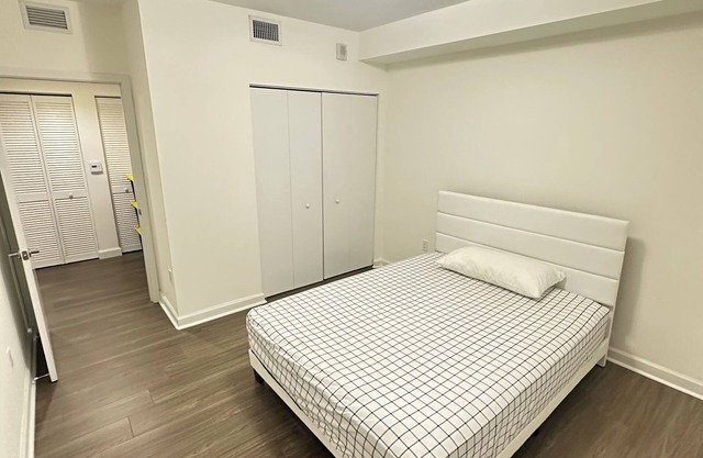 Charming 1-bedroom apartment with WiFi, AC in wonderful Stamford