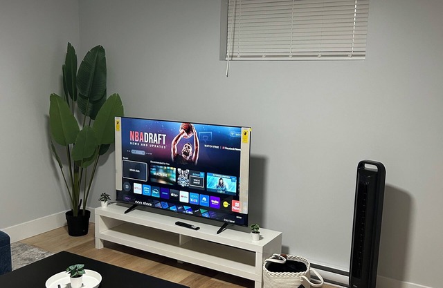 Charming 1-bedroom apartment in enchanting Moncton with WiFi