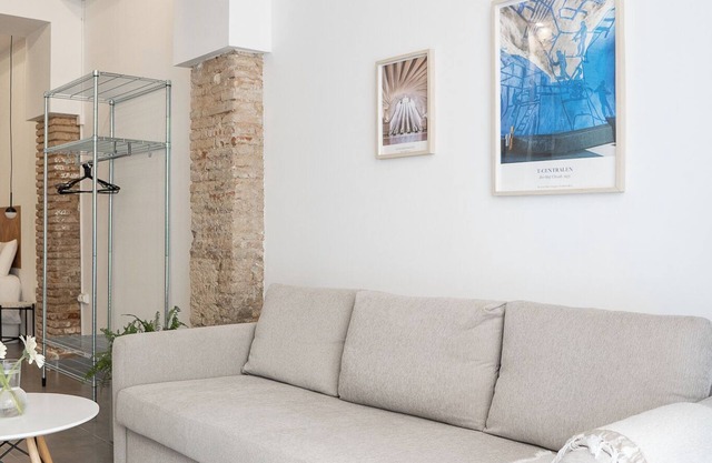 Charming 1-bedroom apartment in lovely València with WiFi, AC
