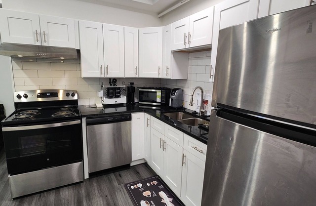 Charming 1-bedroom apartment in Detroit with AC, WiFi
