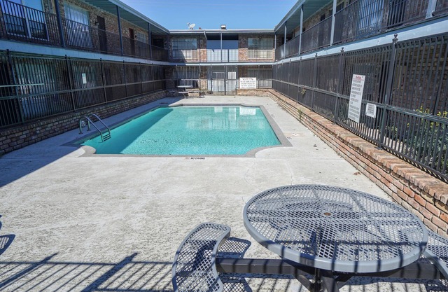 Charming 1-bedroom apartment in fabulous Houston with pool