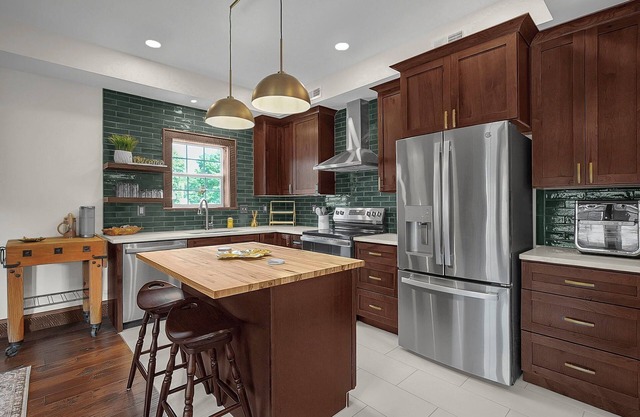 Charming 1-bedroom apartment in pleasant Tarlton. Where modern meets cozy.