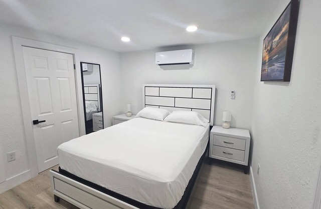 Charming 1-bedroom apartment in fabulous Tampa with WiFi, AC