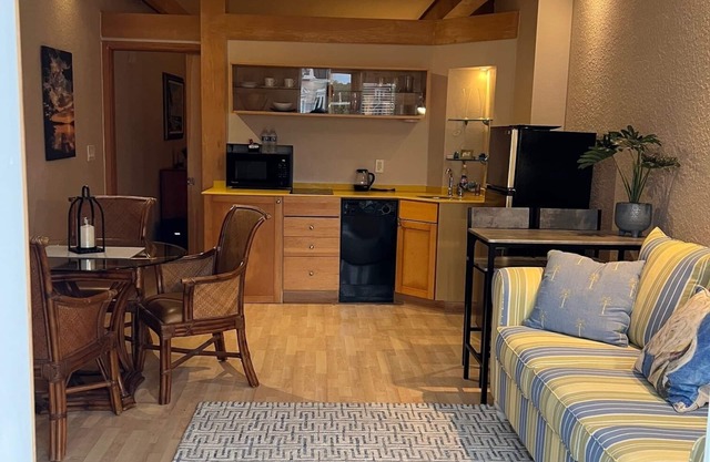 Charming 1-bedroom condo, 5 min drive to beach in fabulous Palm Coast, Florida