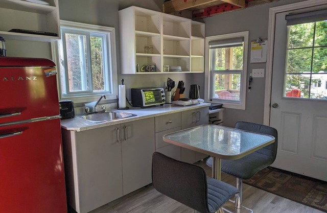 Charming 1-bedroom cabin in South River