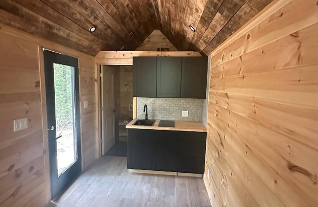 Charming 1-bedroom cabin in delightful Jasper with AC