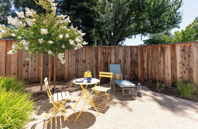 Charming 1-bedroom cottage with private yard, on site parking, walk to BART