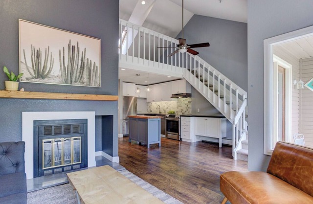 Charming 1-bedroom condo with loft in delightful Boulder, walk everywhere.