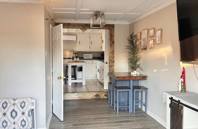 Charming 1-bedroom cottage in lovely Aiken with AC, WiFi