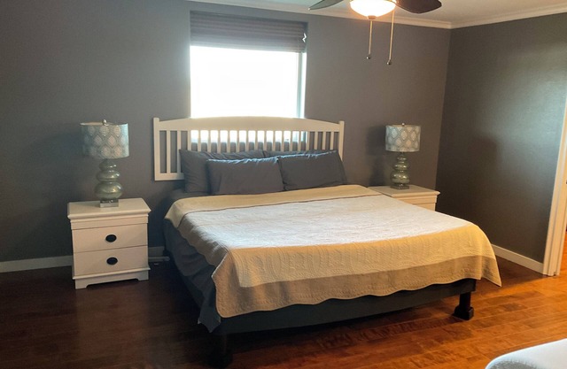 Charming 1-bedroom Executive apartment in a gated complex located in Beaumont.